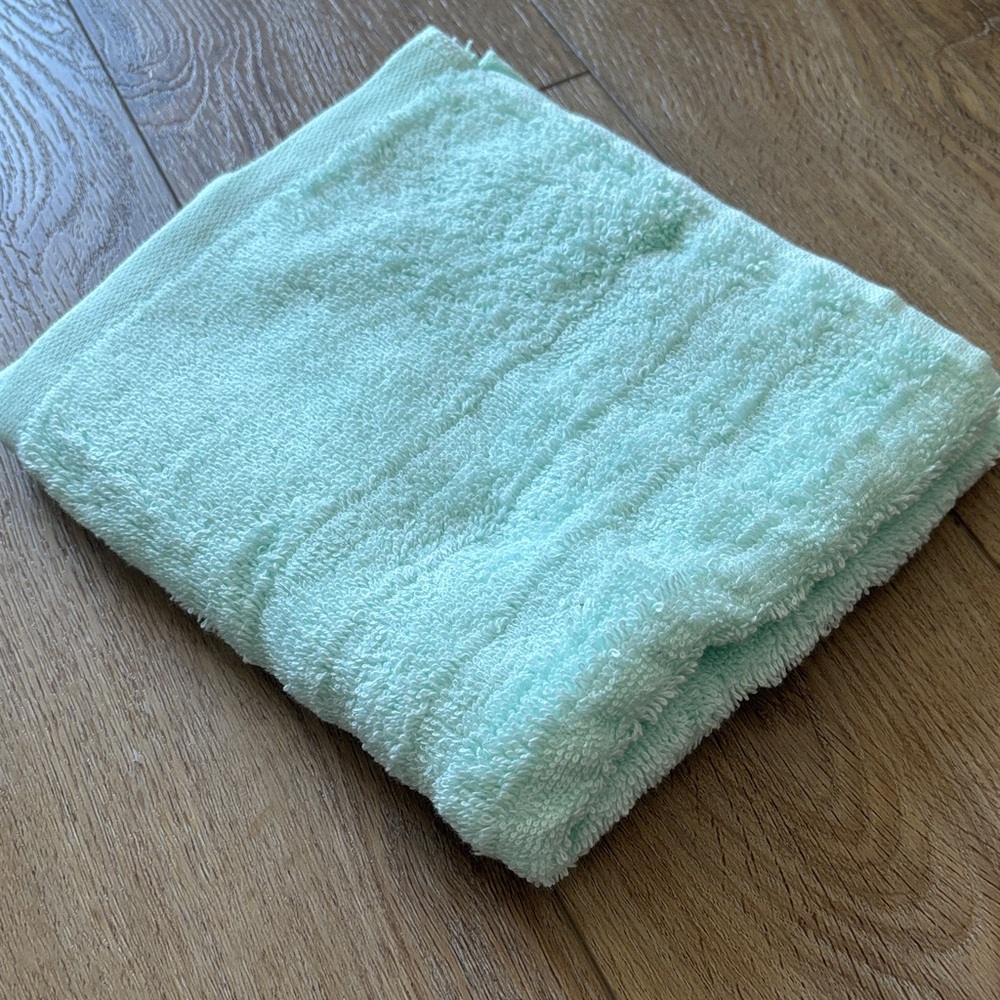 Gifts for Mom 🌸✨ 100% Cotton Soft Mint Green Towel
